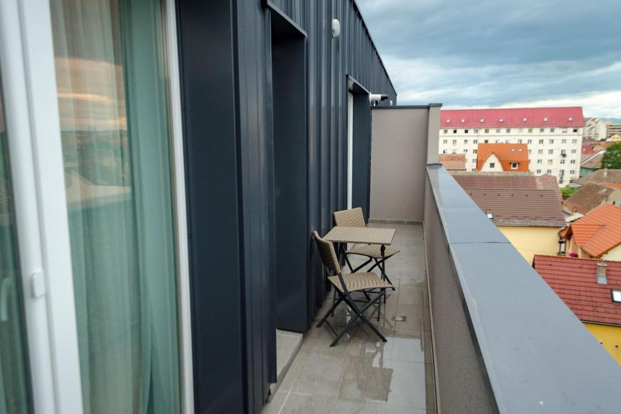 Paul'S Place. New Rooftop Apartment In Downtown Nagyszeben Kültér fotó